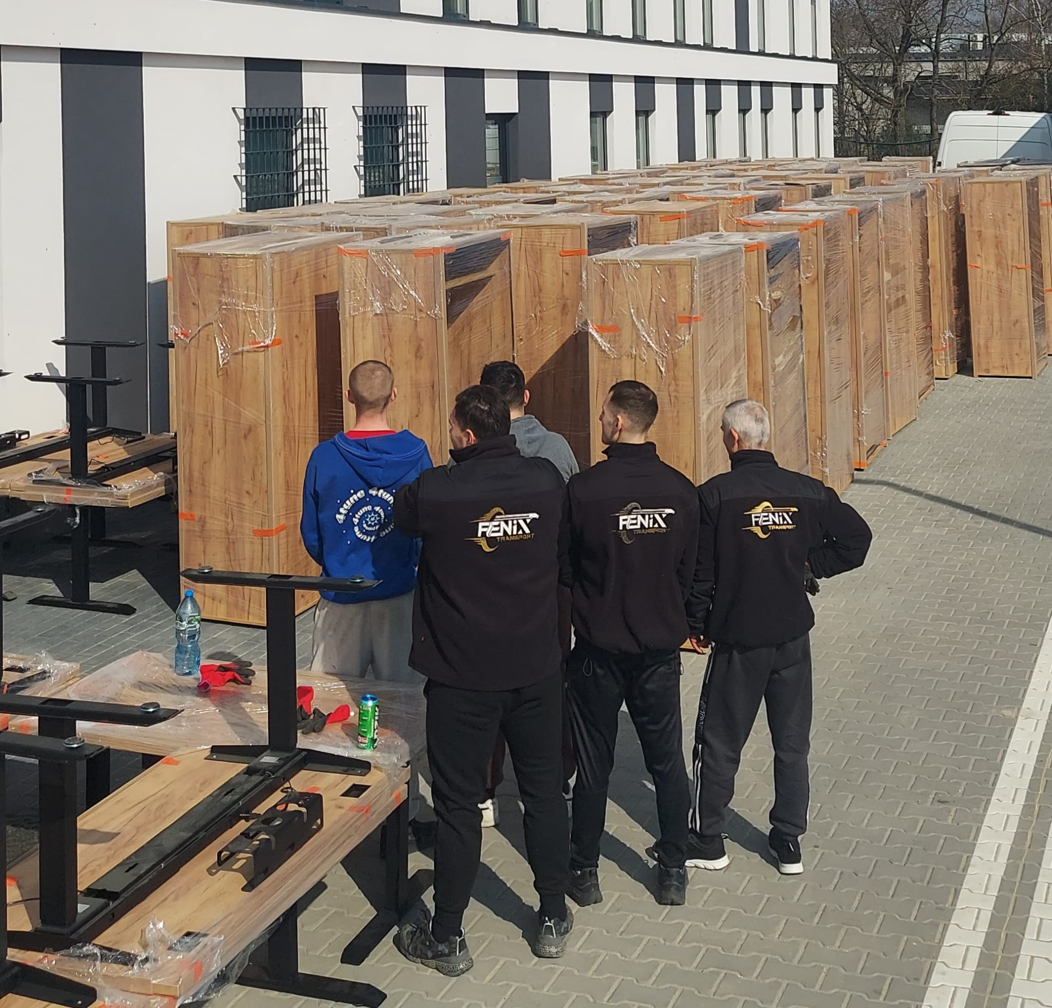 Ekipa Fenix Transport przygotowana do przeprowadzki biura
